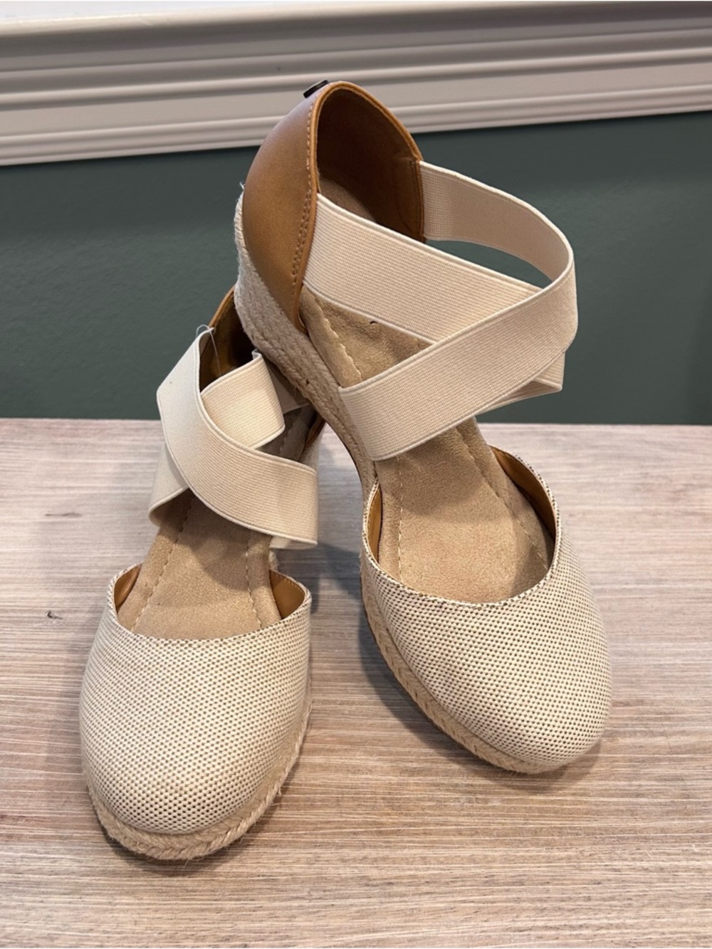 St. John's Bay Women’s “Lainey” Natural  Memory Foam 2” Wedge Heel Sz. 6M NWT